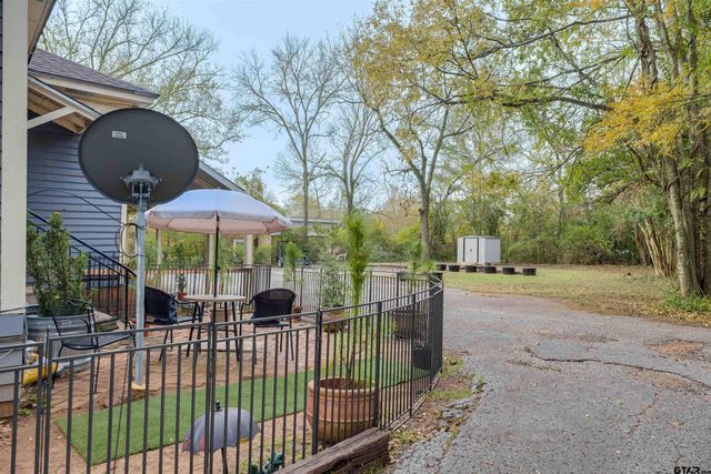 1011 S Sycamore, Palestine, TX 75801