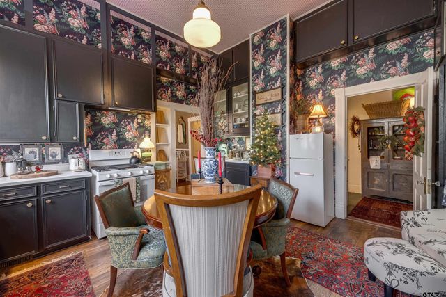 1011 S Sycamore, Palestine, TX 75801