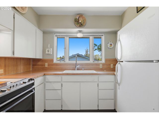 2010 Ne ADAMS St, Camas, WA 98607