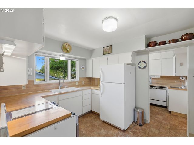 2010 Ne ADAMS St, Camas, WA 98607