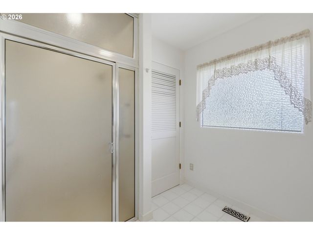 2010 Ne ADAMS St, Camas, WA 98607