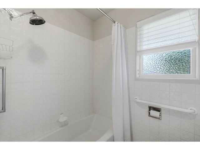 2010 Ne ADAMS St, Camas, WA 98607