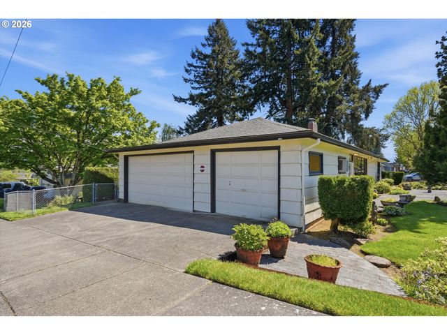 2010 Ne ADAMS St, Camas, WA 98607
