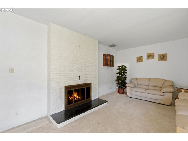 2010 Ne ADAMS St, Camas, WA 98607