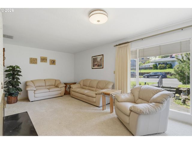 2010 Ne ADAMS St, Camas, WA 98607