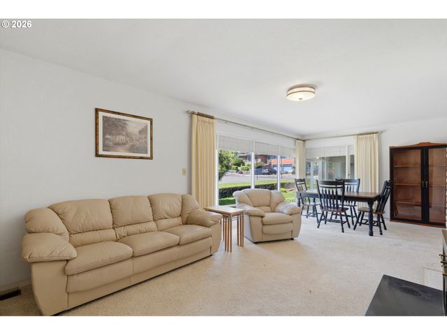 2010 Ne ADAMS St, Camas, WA 98607