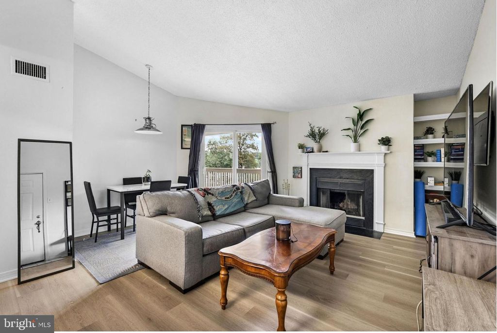 1538 LINCOLN #302, Mclean, VA 22102