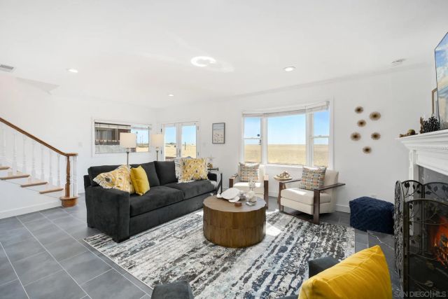 206 E Oceanfront, Newport Beach, CA 92661