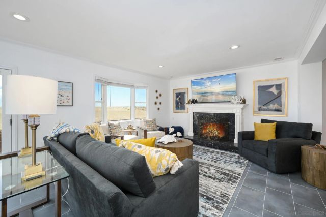 206 E Oceanfront, Newport Beach, CA 92661