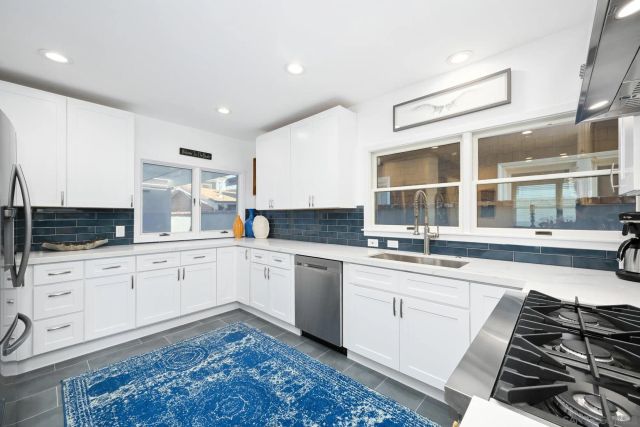 206 E Oceanfront, Newport Beach, CA 92661