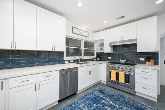 206 E Oceanfront, Newport Beach, CA 92661