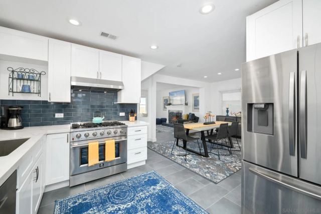 206 E Oceanfront, Newport Beach, CA 92661