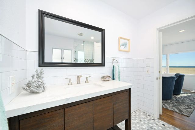 206 E Oceanfront, Newport Beach, CA 92661