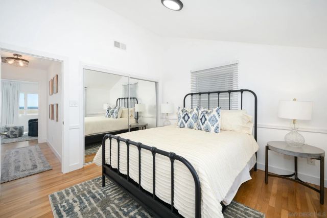 206 E Oceanfront, Newport Beach, CA 92661