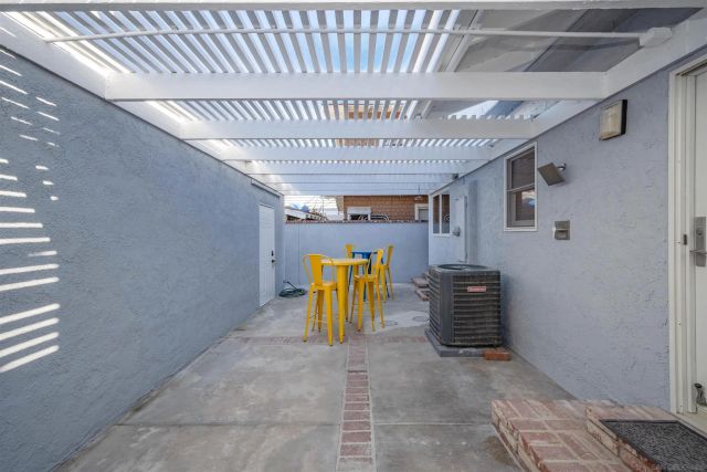 206 E Oceanfront, Newport Beach, CA 92661