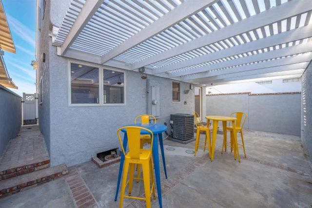 206 E Oceanfront, Newport Beach, CA 92661