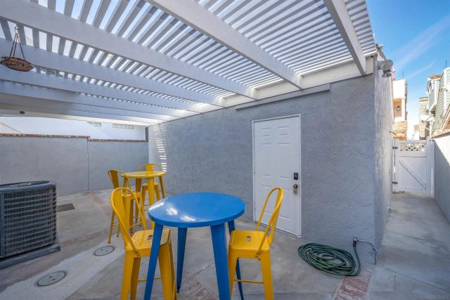 206 E Oceanfront, Newport Beach, CA 92661