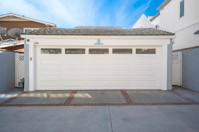 206 E Oceanfront, Newport Beach, CA 92661