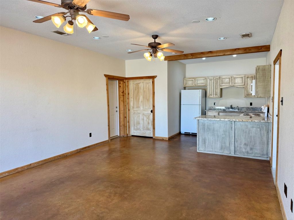 10302 E Bankhead Highway, Aledo, TX 76008 — exterior