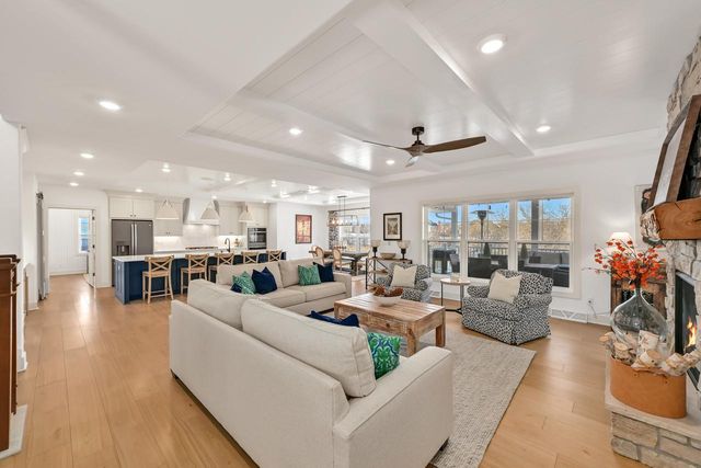 6850 W River Birch DRIVE, Mequon, WI 53092