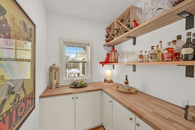 6850 W River Birch DRIVE, Mequon, WI 53092