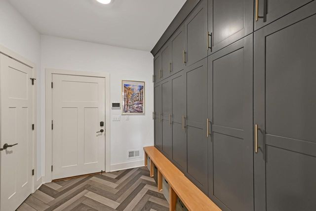 6850 W River Birch DRIVE, Mequon, WI 53092