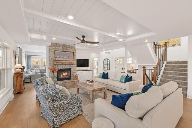 6850 W River Birch DRIVE, Mequon, WI 53092