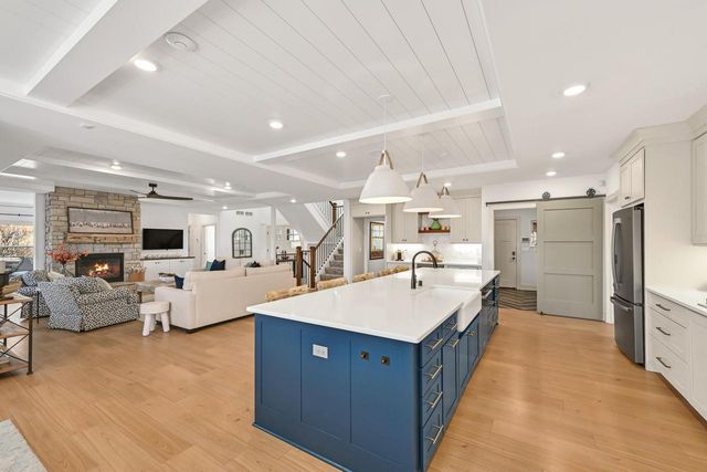 6850 W River Birch DRIVE, Mequon, WI 53092