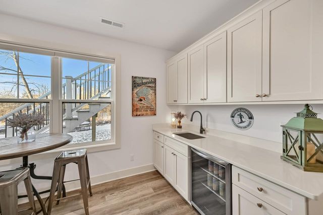 6850 W River Birch DRIVE, Mequon, WI 53092