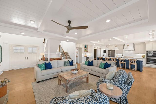 6850 W River Birch DRIVE, Mequon, WI 53092