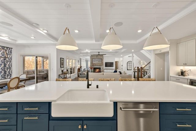 6850 W River Birch DRIVE, Mequon, WI 53092