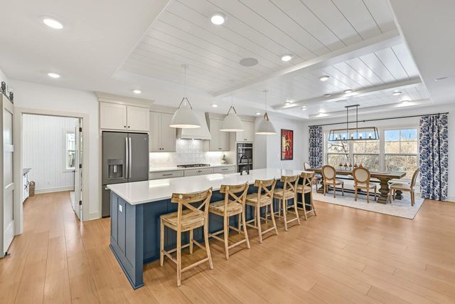 6850 W River Birch DRIVE, Mequon, WI 53092