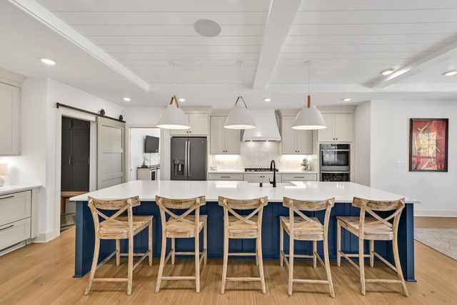 6850 W River Birch DRIVE, Mequon, WI 53092