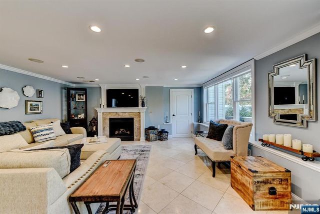 11 Carlisle Road, Wayne, NJ 07470