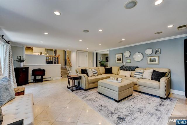 11 Carlisle Road, Wayne, NJ 07470