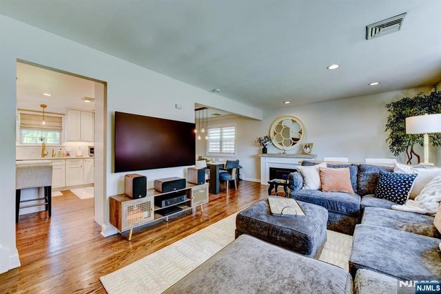 11 Carlisle Road, Wayne, NJ 07470