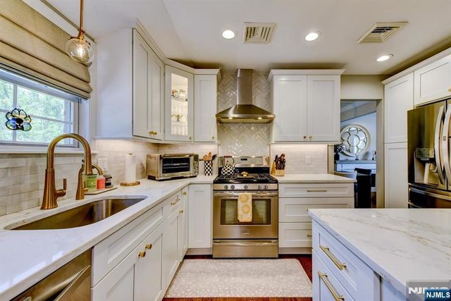 11 Carlisle Road, Wayne, NJ 07470