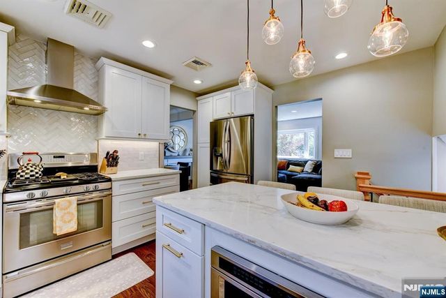 11 Carlisle Road, Wayne, NJ 07470