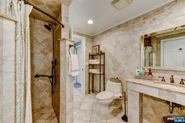 11 Carlisle Road, Wayne, NJ 07470