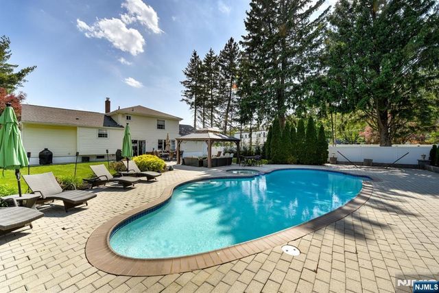 11 Carlisle Road, Wayne, NJ 07470