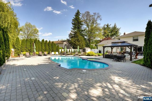 11 Carlisle Road, Wayne, NJ 07470