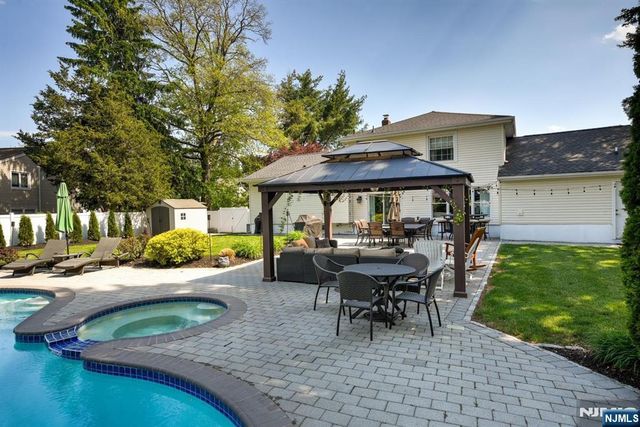 11 Carlisle Road, Wayne, NJ 07470