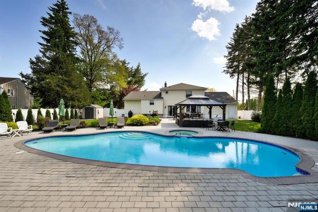 11 Carlisle Road, Wayne, NJ 07470