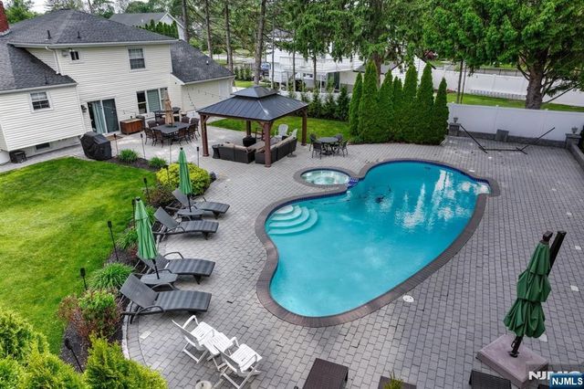 11 Carlisle Road, Wayne, NJ 07470