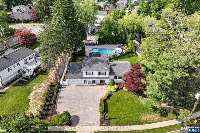11 Carlisle Road, Wayne, NJ 07470
