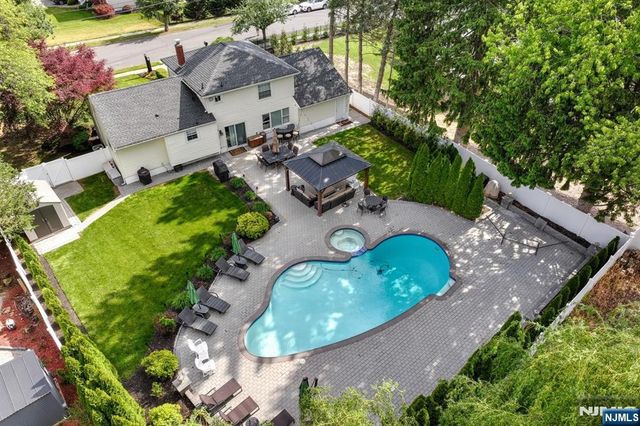 11 Carlisle Road, Wayne, NJ 07470
