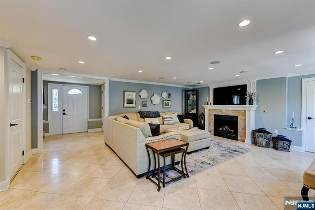 11 Carlisle Road, Wayne, NJ 07470