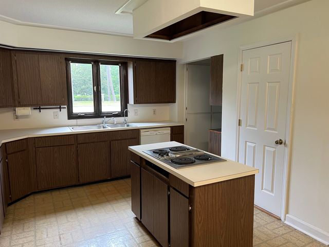 5619 Main St., Loris, SC 29569