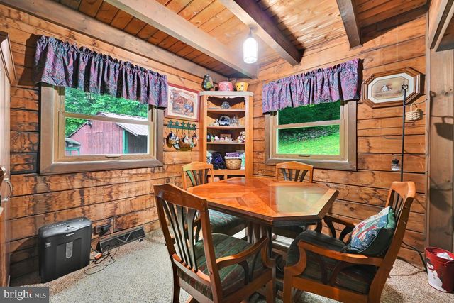 17 APPLE LN, Fleetwood, PA 19522