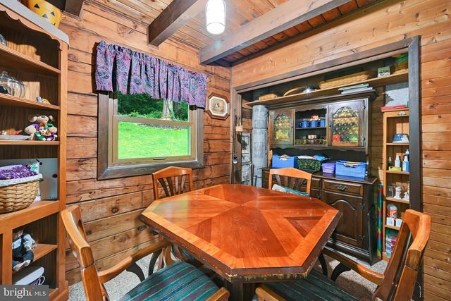 17 APPLE LN, Fleetwood, PA 19522